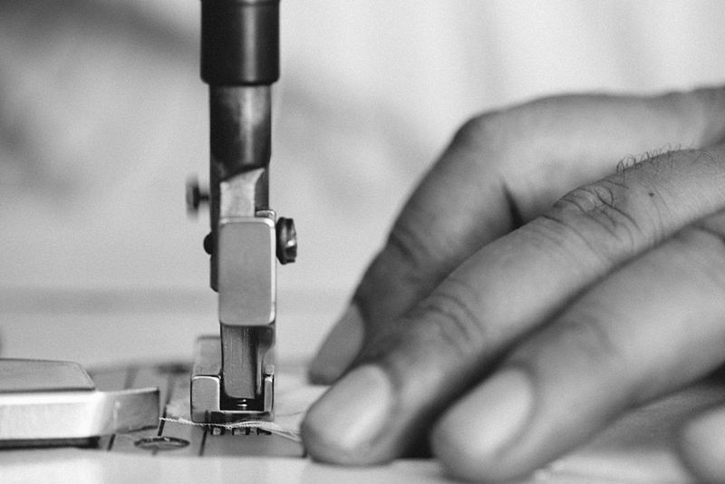 Tailor_sewing_machine
